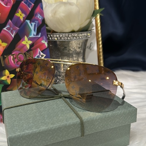 🧡Louis Vuitton Z1020W Gold Monogram Clockwise Sunglasses - Picture 2 of 14